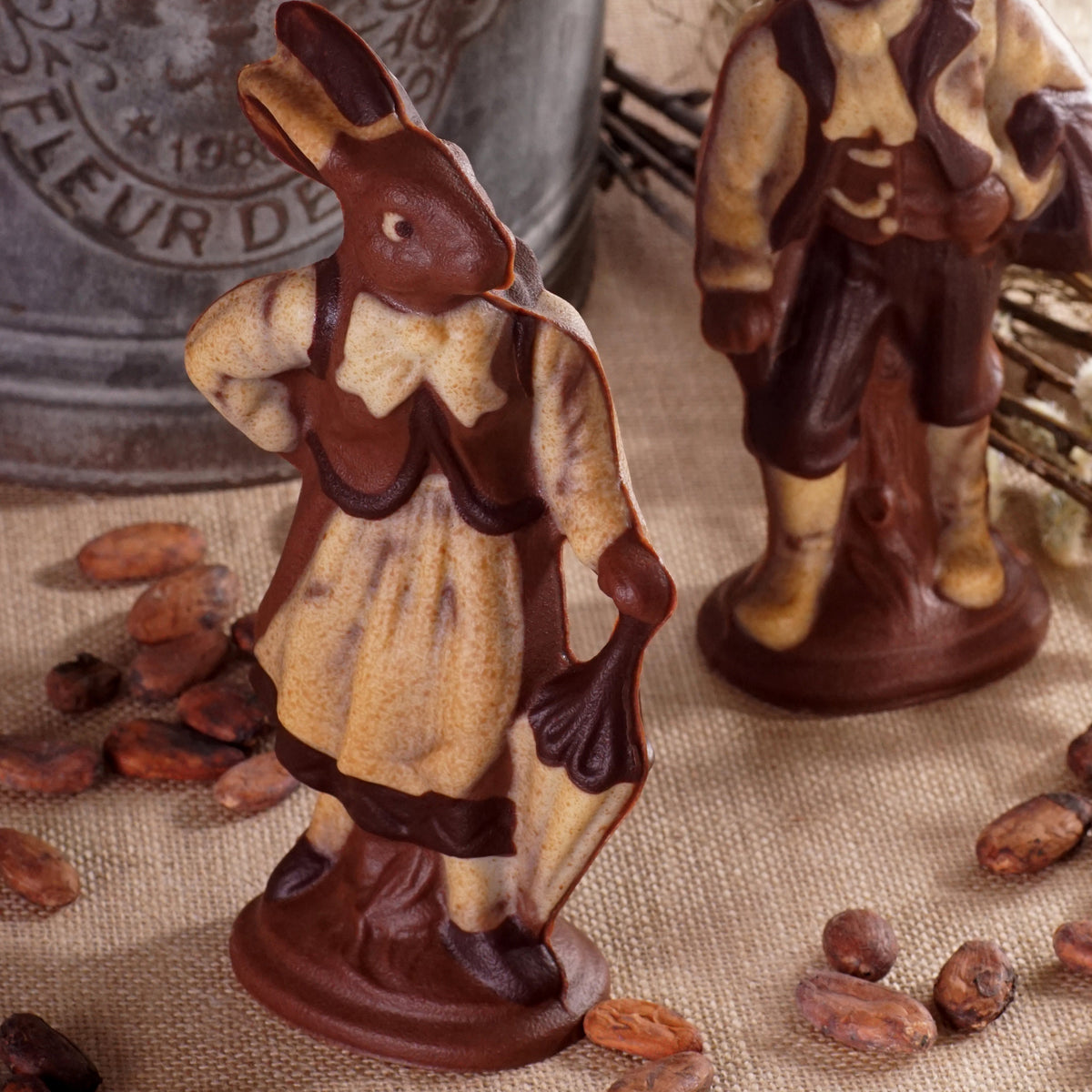 Femme lapin, double-moule